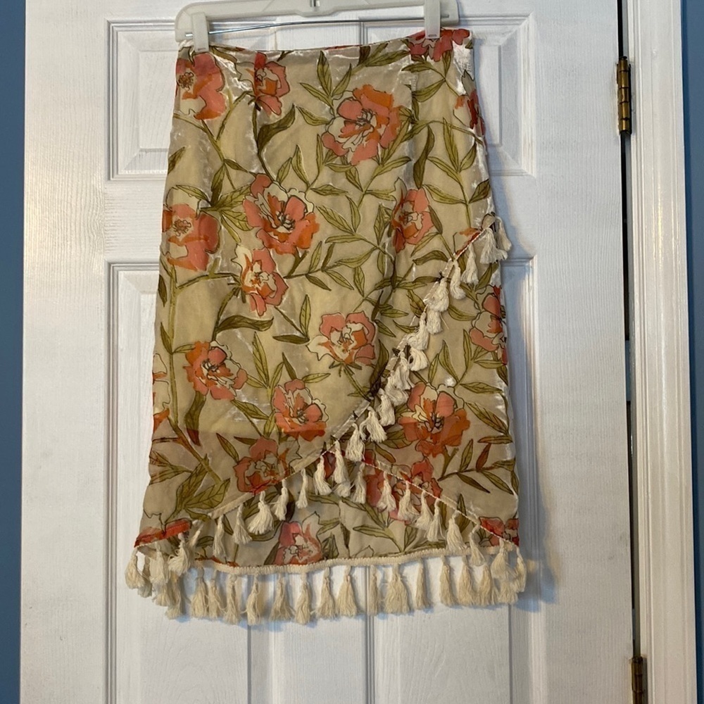 VICI womens floral skirt; size medium